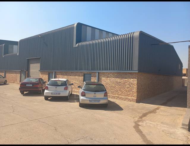 608M² WAREHOUSE TO LET IN JET PARK